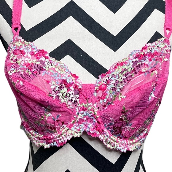 Wacoal Sheer Lace Floral Embroidered Sz 40D Underwire Bra - Picture 2 of 9